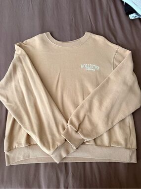 Hollister Scoopneck Crewneck Sweater in Tan